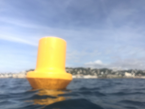 Bouée cylindrique babord de chenal de transit