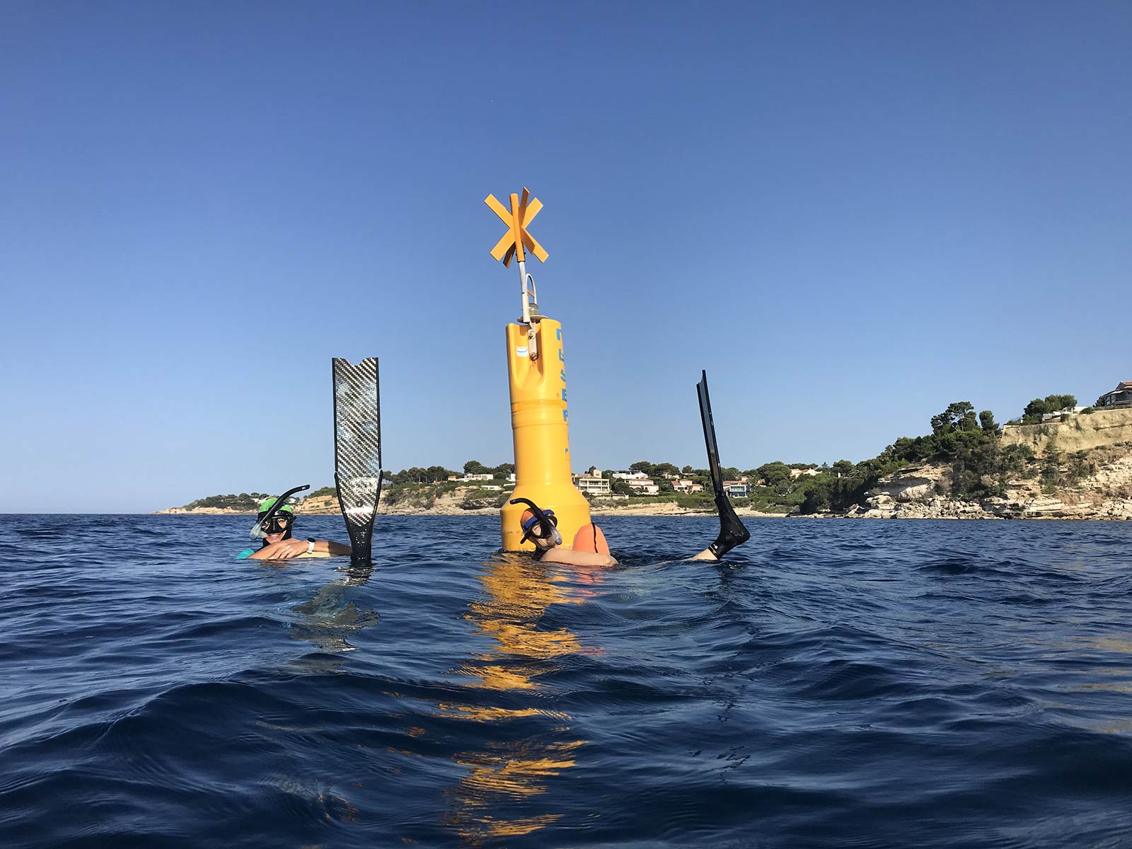 Bouée limite Est de la réserve marine de Carry