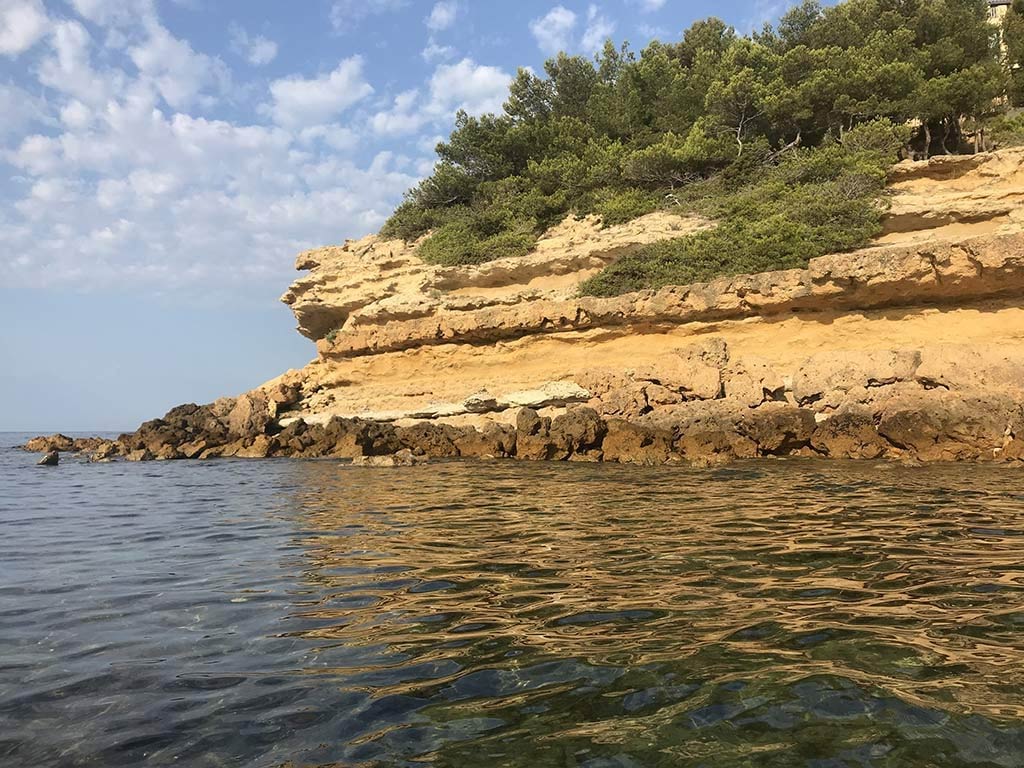 Falaise ocre de Cap Rousset