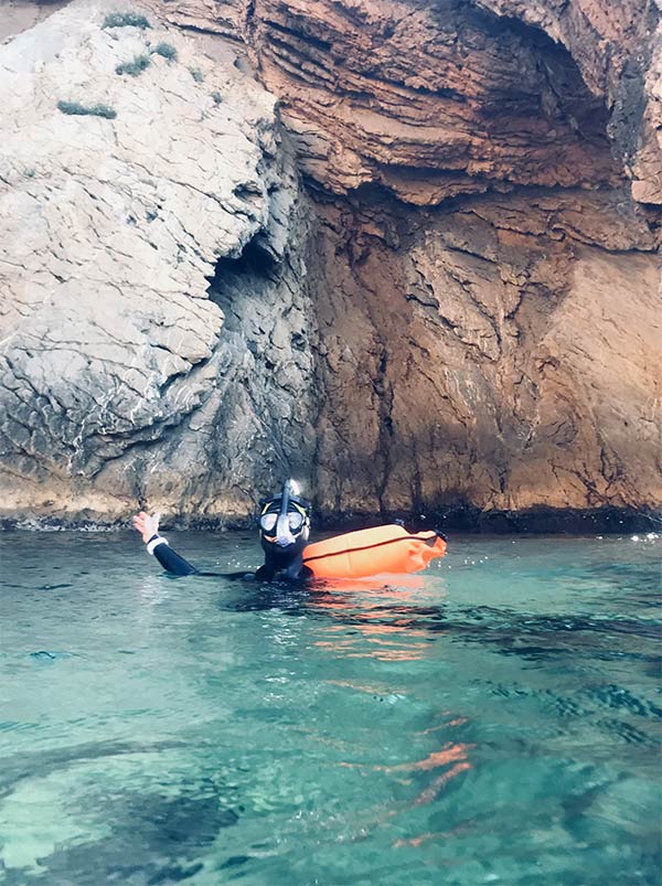 Nage dans la grotte aux hirondelles
