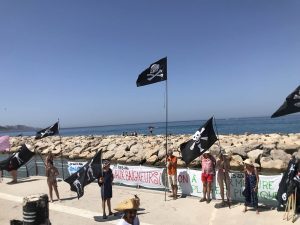 Manifestation des usagers de la plage contre l'emprise des JO à Marseille