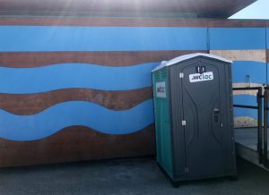 Décoration vagues bleues sur poste de secours Prado Nord